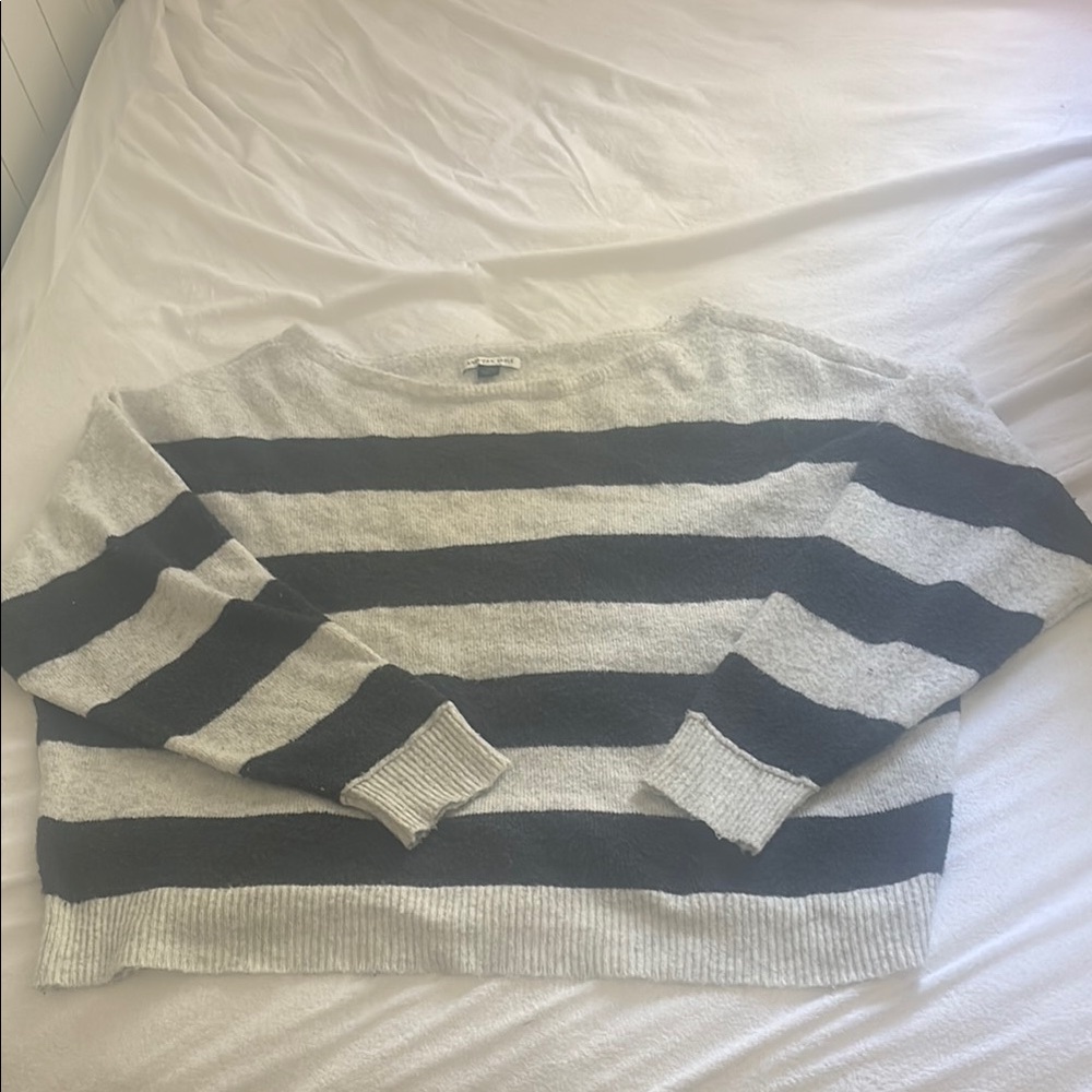American Eagle Outfitters Gray and Black Crew Neck Sweater